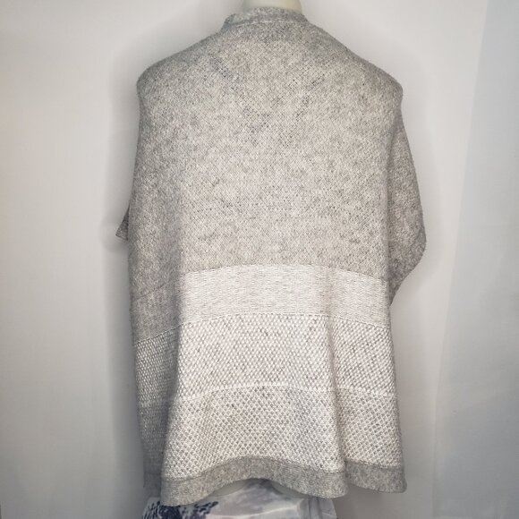 Cozy Soft Grey Banana Republic Sweater Wrap Cardigan Style Snug - Picture 3 of 16